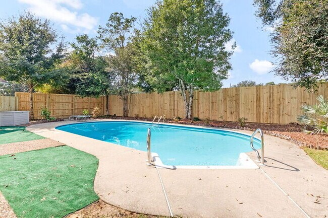 Building Photo - AVAILABLE NOW – $3,000/MONTH – ALL UTILITIES + LAWN SERVICE + POOL SERVICE INCLUDED!