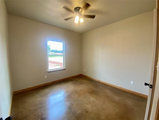 Building Photo - 108 Rosanky Cattle Company Rd