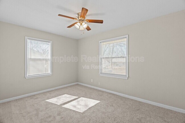 Building Photo - 9750 Lorna Ln