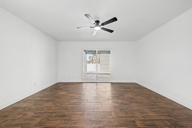 Building Photo - 4127 N 106th Ave