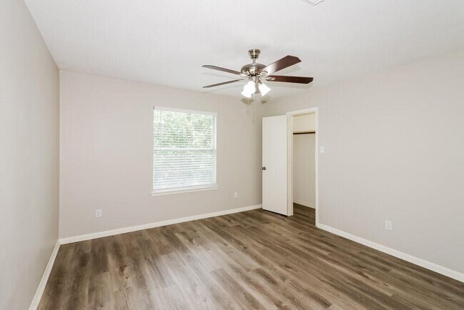 Building Photo - 15503 Gallant Ct