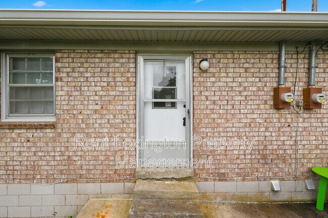 Building Photo - 3215 Aqueduct Dr