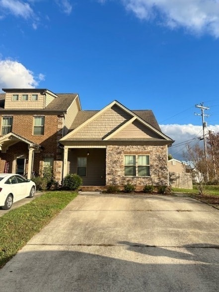 Building Photo - 112 NE Bellingham Dr
