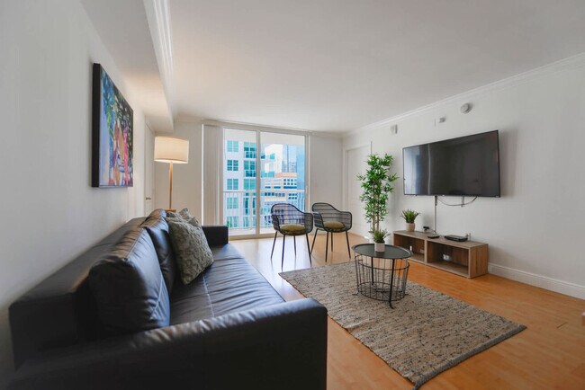 Building Photo - 1 SE 12th St