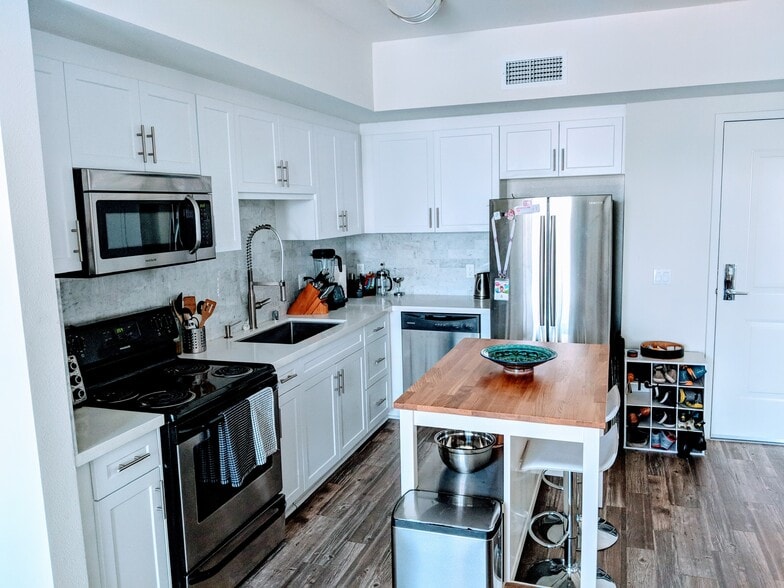 Kitchen - Farm sink, stainless steel apliances - 12655 Bluff Creek Dr