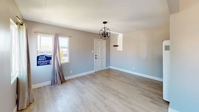 Building Photo - Great Location | Open-Concept