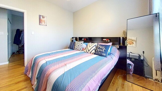 Interior Photo - 1331-41 W. Addison