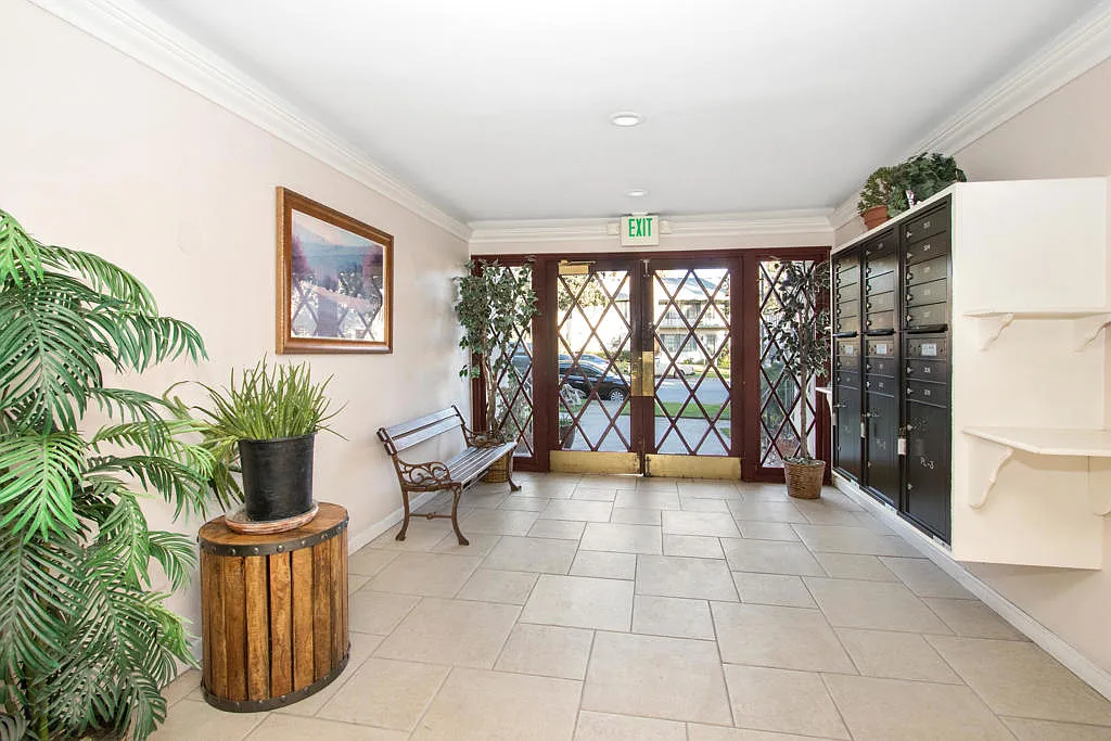 Building Photo - 647 Orange Grove Ave