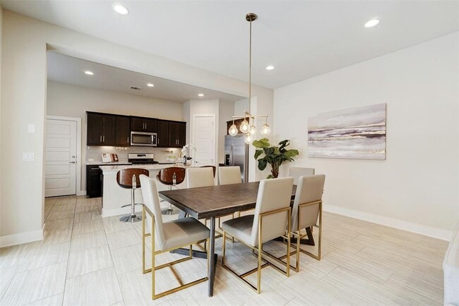 Building Photo - 1603 Arcilla St