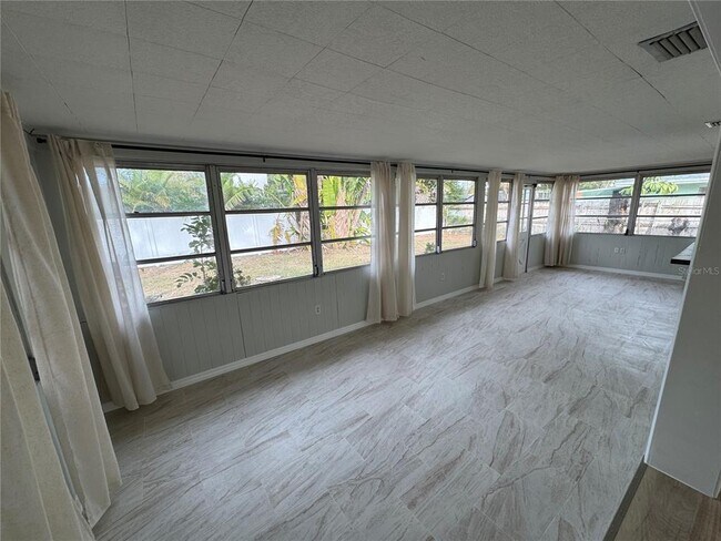 Building Photo - 1764 Thames St