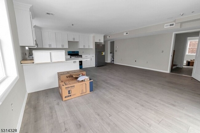 Building Photo - 862 E Jersey St