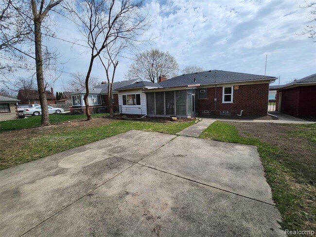 Building Photo - 15705 Juliana Ave