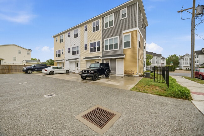 Building Photo - 909 Baltic Ave