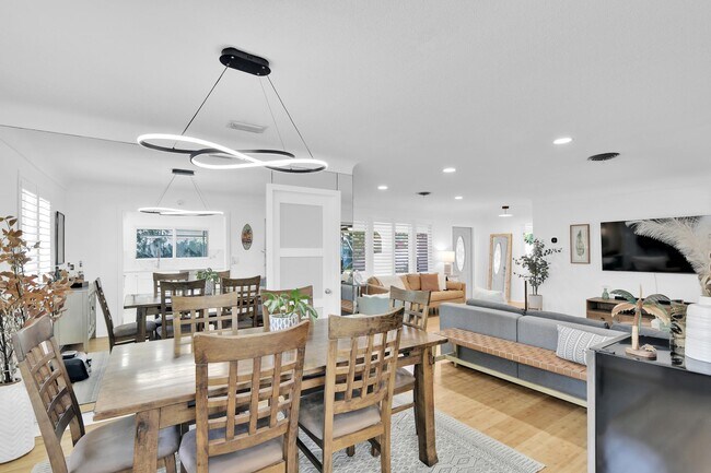 Building Photo - 798 E Boca Raton Rd