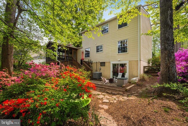 Building Photo - 10906 Carters Oak Way