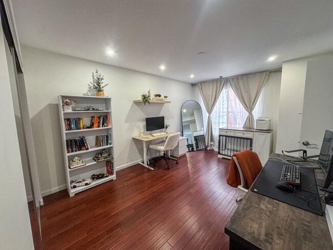 Building Photo - 1125 Crystal Way