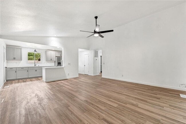 Building Photo - 6 Brompton Dr