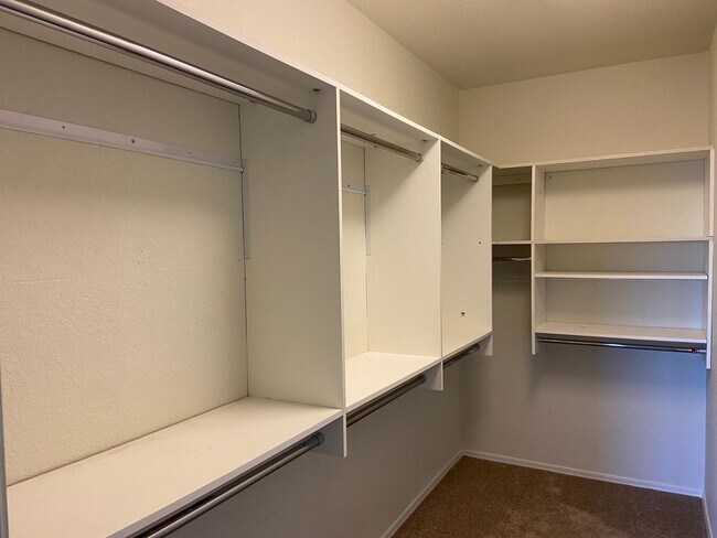 Building Photo - 1330 E Pedro Rd