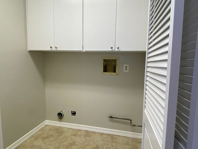 Building Photo - 5377 Sonoma Dr