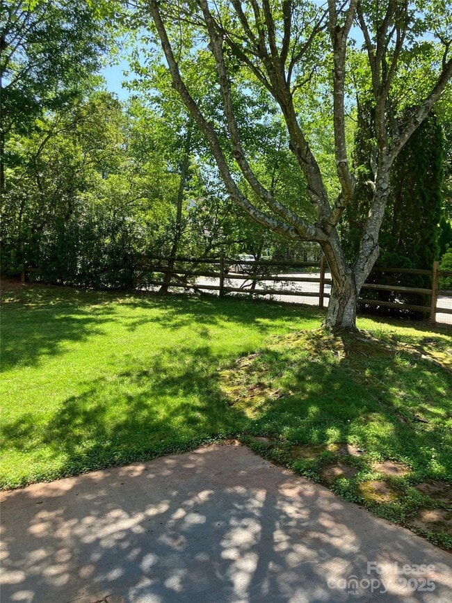 Building Photo - 7525 Montrachet Ln