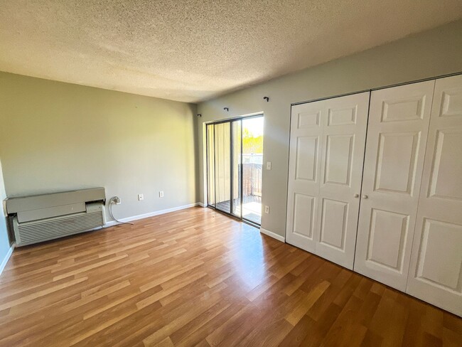 Building Photo - Hamden 2-Bed Condo W/ In-Unit Laundry!