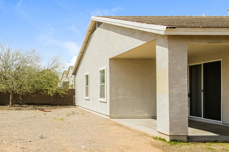 Building Photo - 7253 W Gardenia Ave
