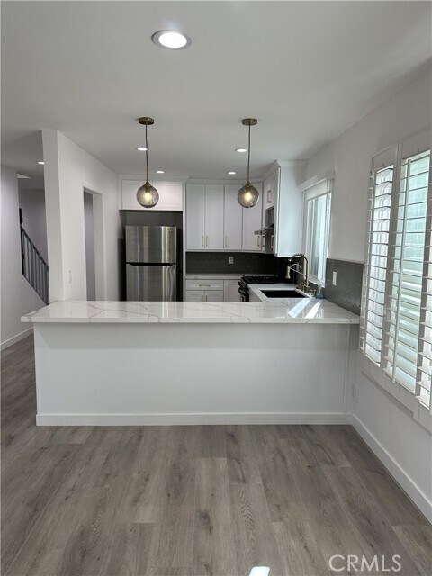 Building Photo - 11438 Moorpark St