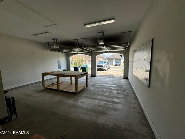 Building Photo - 216 Golden Cypress Dr