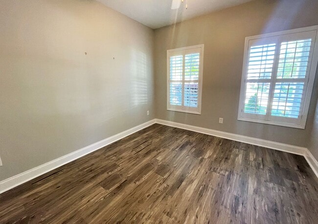 Building Photo - Charming 2 bedroom plus Bonus and Waterfront Amenities in Oak Ridge!