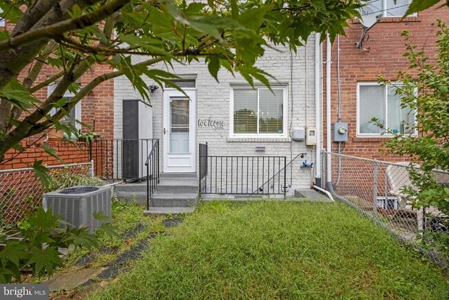 Building Photo - 3030 Manning St