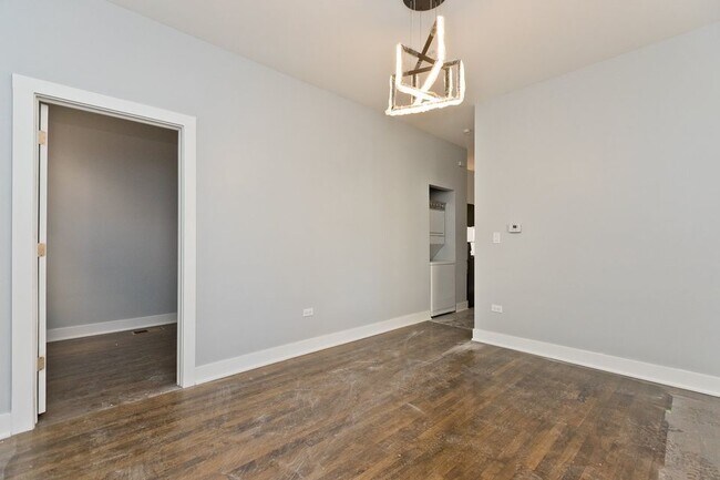 Building Photo - 1922 N Wilmot Ave