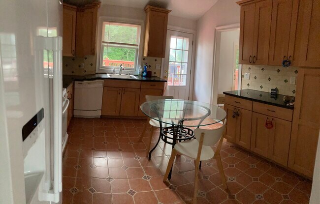 Building Photo - 288 Cedar Ave