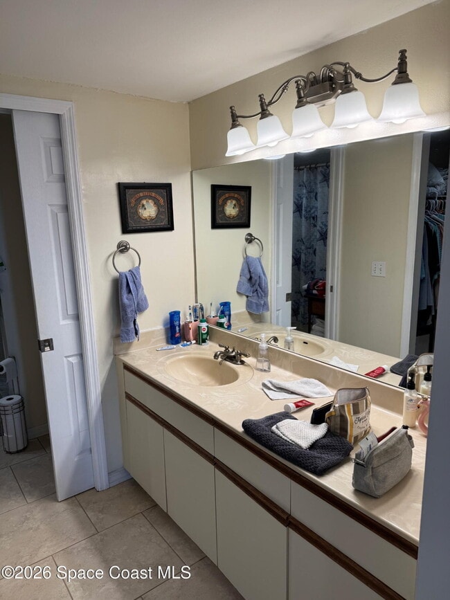 Building Photo - 8600 Ridgewood Ave