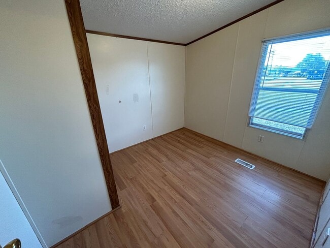 Building Photo - 3 Bed 2 Bath Updated Mobile Home w/ Fenced Yard & Many Amenities