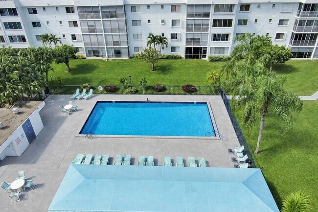 Building Photo - 6698 10th Ave N