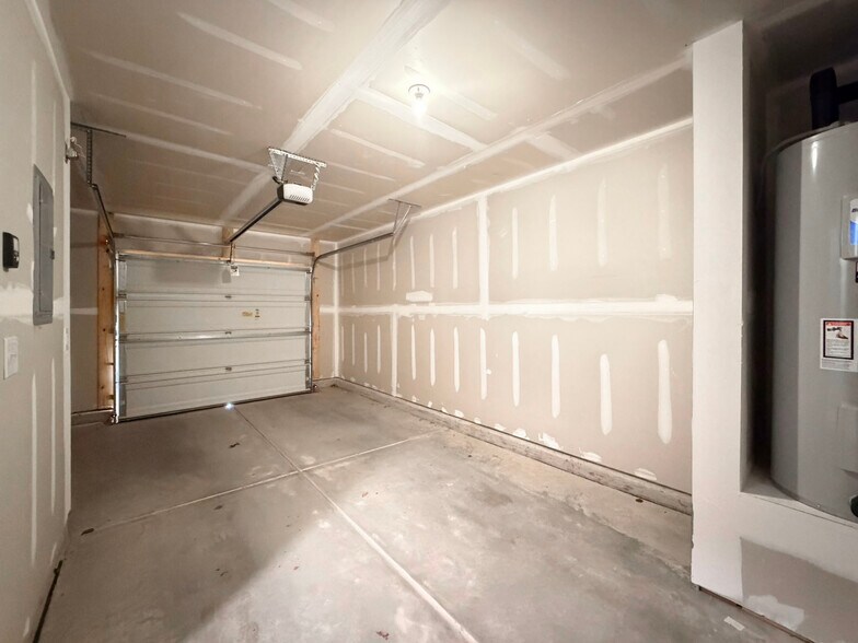 Building Photo - 3611 Elm Grove Ln