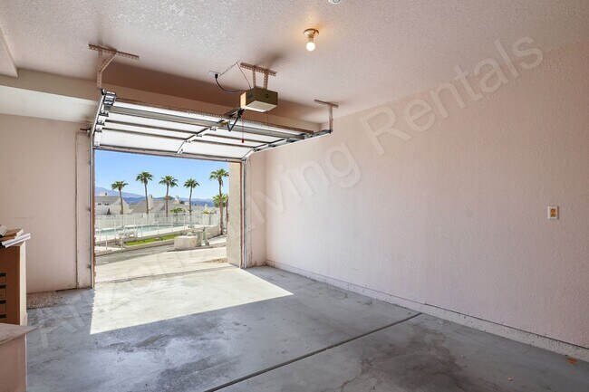 Building Photo - CONDO ON THE GREEN