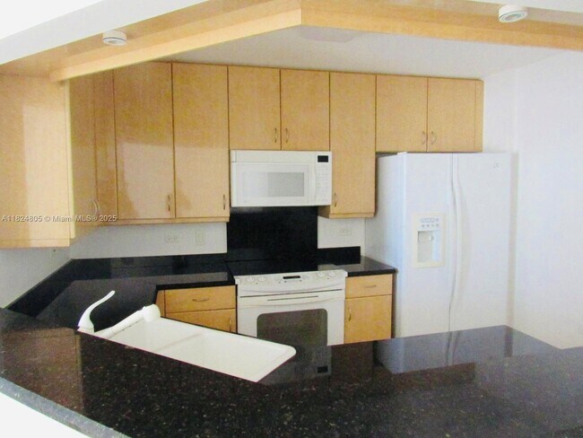 Building Photo - 801 Brickell Key Blvd
