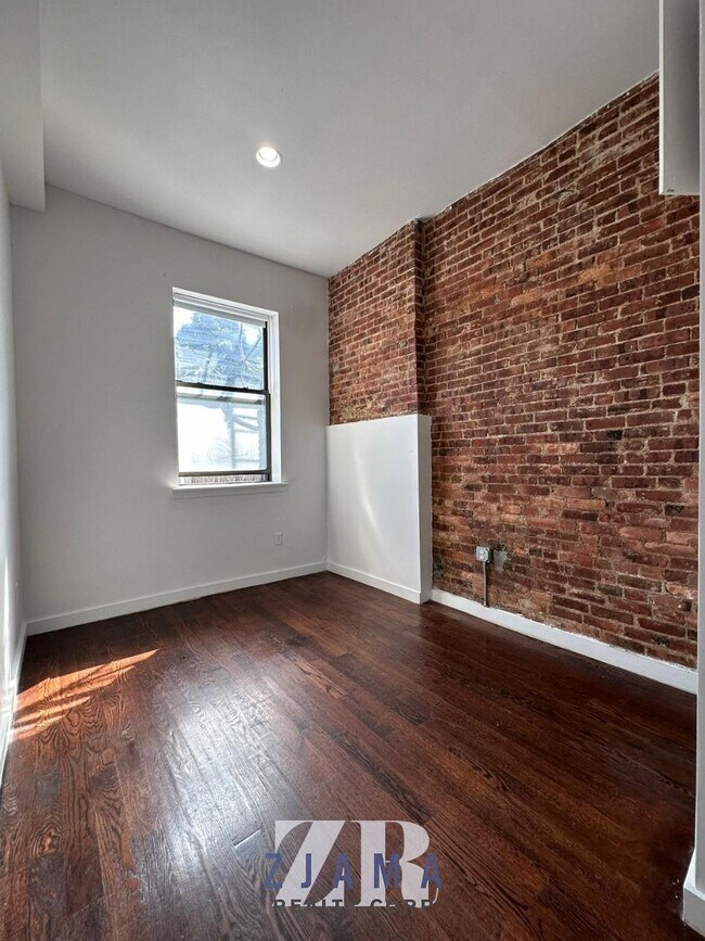 Building Photo - 946 Fulton St