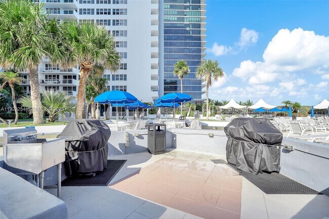 Building Photo - 2030 S Ocean Dr