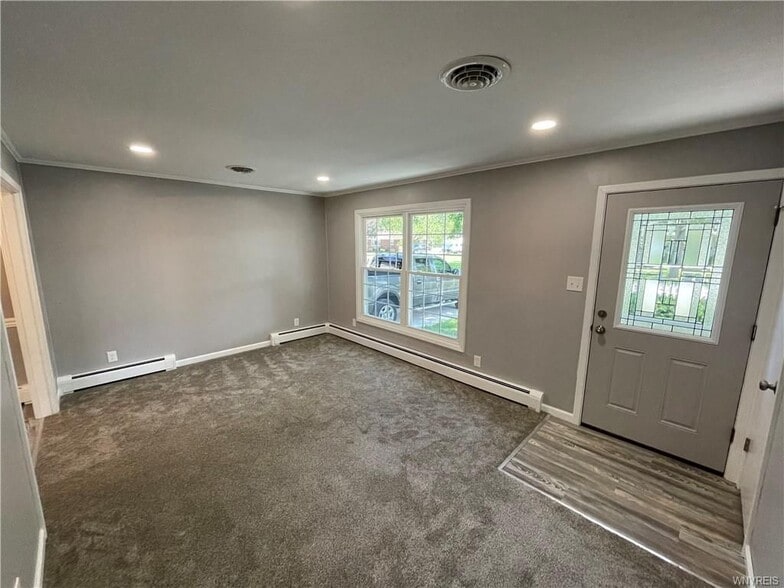 Building Photo - 425 East Ln