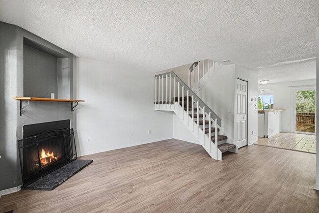 Building Photo - Updated 2 Bedroom, 2 Bathroom Townhome – Move-In Ready!