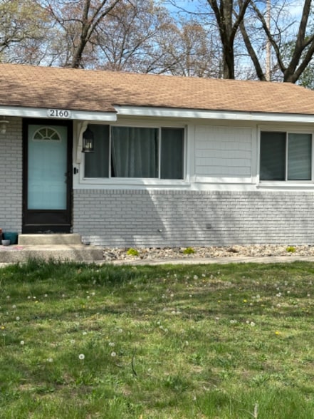 Building Photo - 2168 Plainfield Ave