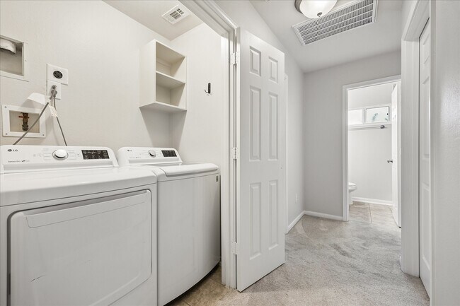 Building Photo - 5106 Pinemont Pl