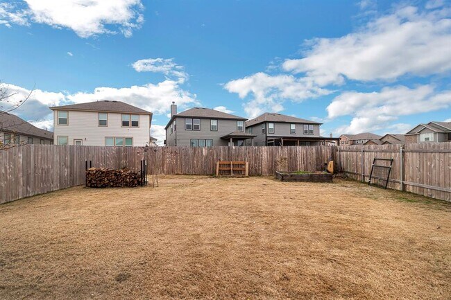 Building Photo - 227 Outlaw Dr