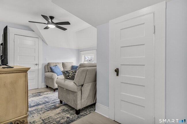 Building Photo - 277 Maplewood Ave