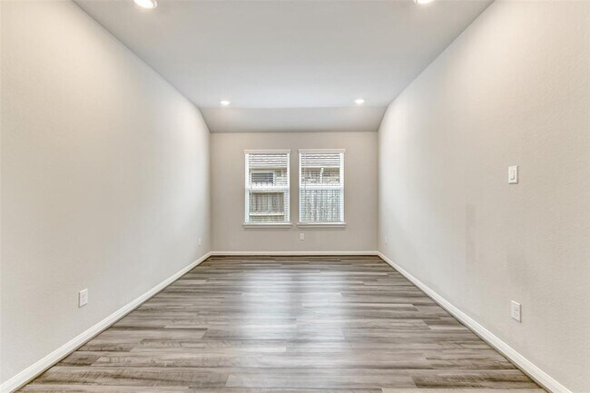 Building Photo - 1210 Oak Barrel Run