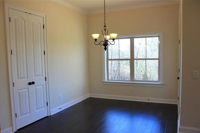 Building Photo - 5 bed, 3.5 bath home in Cotswolds!