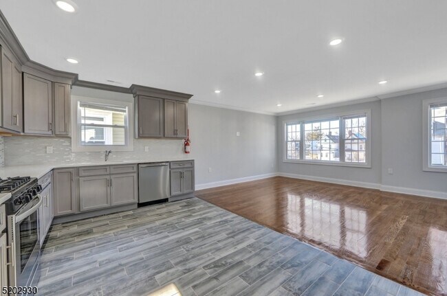 Building Photo - 126 N 15th St