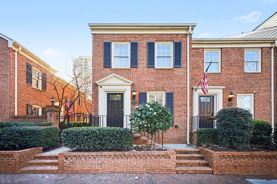 Building Photo - 520 N Poplar St